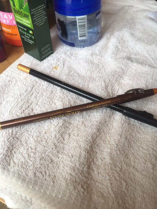 Eye pencil 