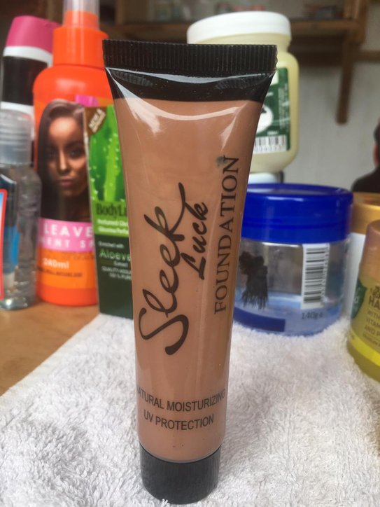 SLEEK LACK FOUNDATION - 30ml