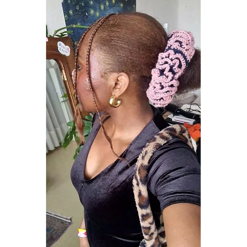 Crochet scrunchie