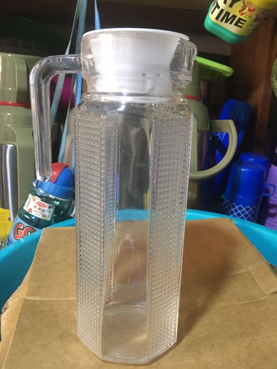 Glass water pitcher with a while lid-1ltr